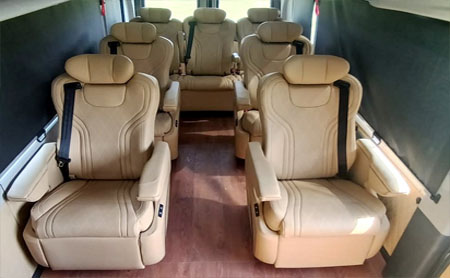 9 Seater Force Urbania in Delhi